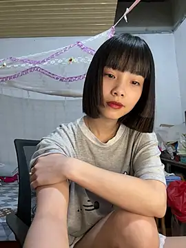 andymi1 online show from April 15, 2026, 2:07 am