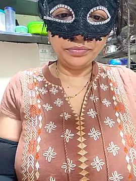 Queen Nightt online show from November 27, 2025, 3:52 am