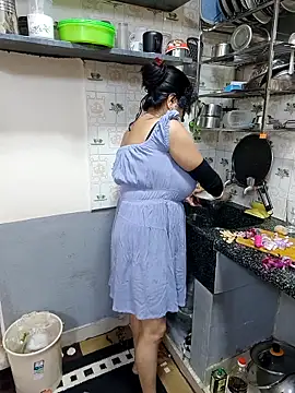 Queen Nightt online show from January 6, 2026, 3:32 am