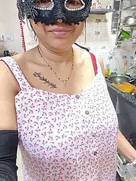 Queen Nightt online show from March 7, 2026, 3:36 am