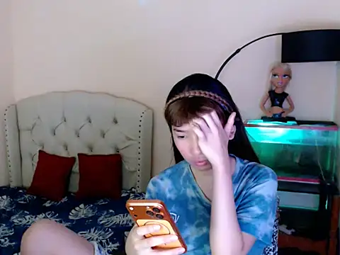 ShantalFoxxy  online show from April 19, 2026, 1:10 pm