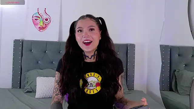 Snapshot of sara_queen10 chatting on September 25, 2025, 5:16 pm sara queen10 online show from September 25, 2025, 5:16 pm