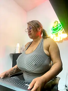 Snapshot of AlexxiaaMat chatting on September 19, 2025, 11:00 am AlexxiaaMat online show from September 19, 2025, 11:00 am