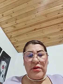 Snapshot of AlexxiaaMat chatting on April 28, 2026, 11:04 am AlexxiaaMat online show from April 28, 2026, 11:04 am