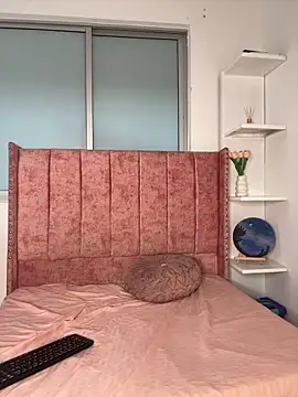 salomecute21 online show from February 5, 2026, 11:26 am