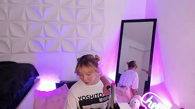 JuliethMoss online show from September 19, 2025, 8:42 pm