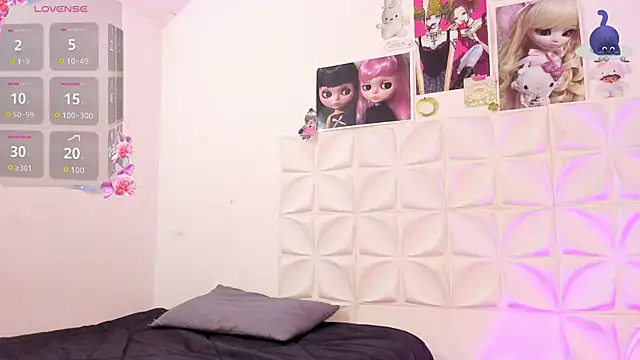 JuliethMoss online show from October 6, 2025, 8:28 pm