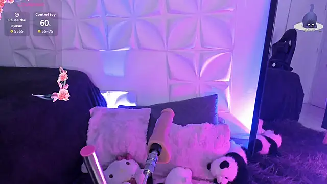 JuliethMoss online show from October 25, 2025, 8:36 pm