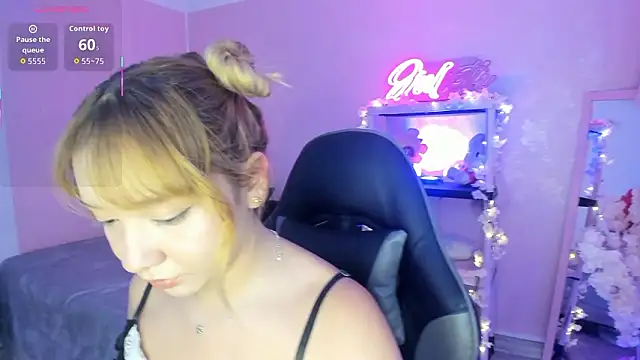 JuliethMoss online show from February 18, 2026, 8:38 pm