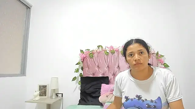 Snapshot of ivy_moon05 chatting on September 30, 2025, 5:40 pm ivy moon05 online show from September 30, 2025, 5:40 pm