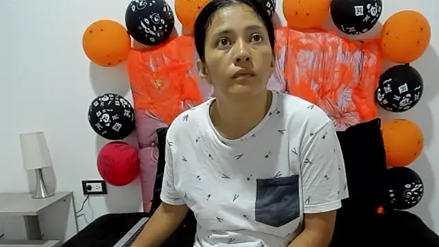 Snapshot of ivy_moon05 chatting on November 4, 2025, 4:28 pm ivy moon05 online show from November 4, 2025, 4:28 pm