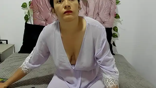 Snapshot of ivy_moon05 chatting on November 26, 2025, 4:30 pm ivy moon05 online show from November 26, 2025, 4:30 pm