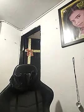 Pamelamiler   online show from November 18, 2025, 10:31 am