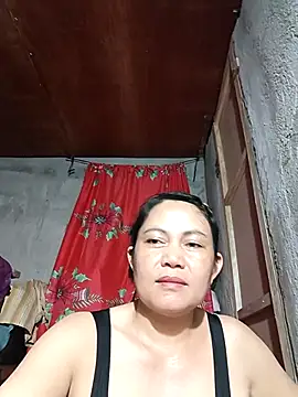 Everleigh mom online show from September 16, 2025, 10:49 am