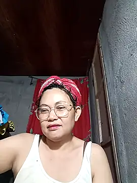 Everleigh mom online show from December 4, 2025, 2:32 am