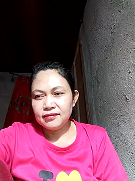 Everleigh mom online show from December 18, 2025, 10:32 am