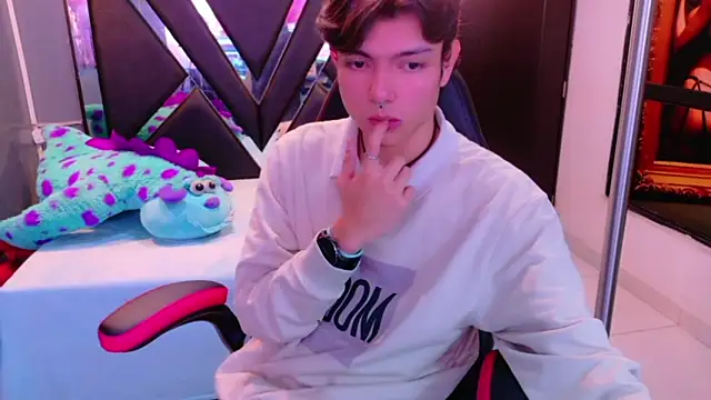 Snapshot of alandelrey57 chatting on February 2, 2026, 5:17 am alandelrey57 online show from February 2, 2026, 5:17 am