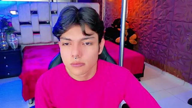 Snapshot of alandelrey57 chatting on February 7, 2026, 1:37 pm alandelrey57 online show from February 7, 2026, 1:37 pm