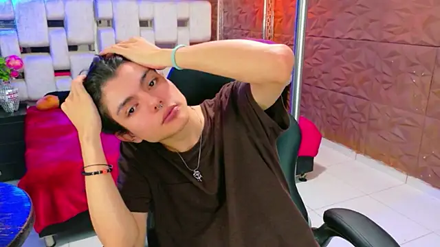 Snapshot of alandelrey57 chatting on February 21, 2026, 4:02 am alandelrey57 online show from February 21, 2026, 4:02 am