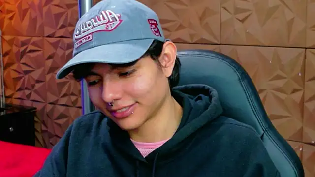 Snapshot of alandelrey57 chatting on February 24, 2026, 3:37 am alandelrey57 online show from February 24, 2026, 3:37 am