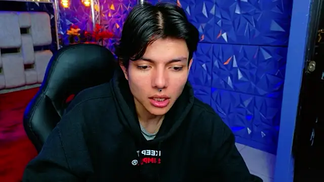 Snapshot of alandelrey57 chatting on February 25, 2026, 4:38 pm alandelrey57 online show from February 25, 2026, 4:38 pm