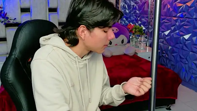 Snapshot of alandelrey57 chatting on March 4, 2026, 1:28 pm alandelrey57 online show from March 4, 2026, 1:28 pm