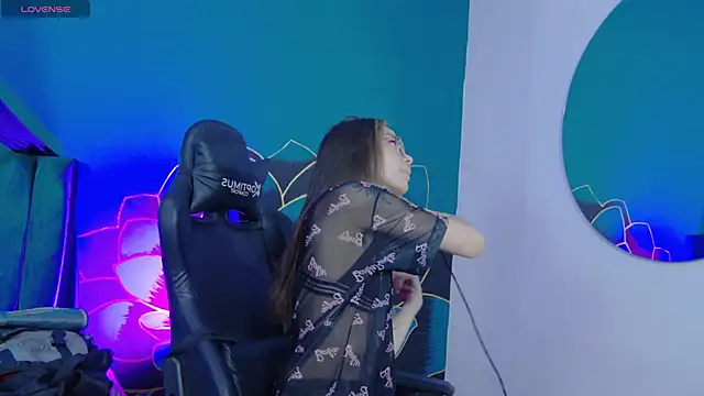 RavennMoonn online show from March 4, 2026, 1:39 pm