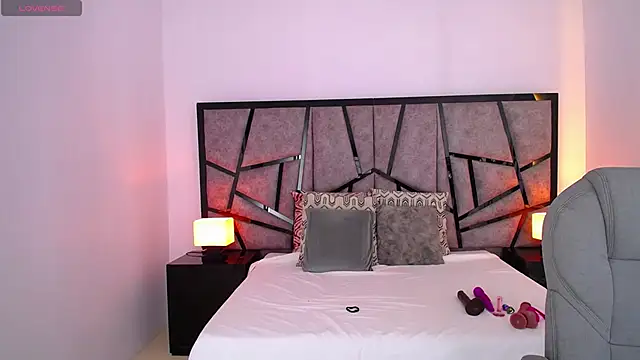 JeinnoveMontenegr0 online show from November 25, 2025, 11:54 am