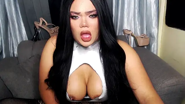 Snapshot of 10inchs_Maxie chatting on November 16, 2025, 7:30 pm 10inchs Maxie online show from November 16, 2025, 7:30 pm