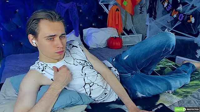 WilliamDyson online show from October 19, 2025, 4:02 am