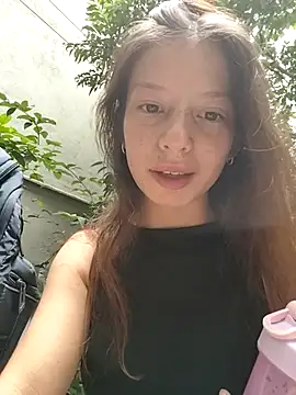 Tiiana online show from November 28, 2025, 6:10 pm