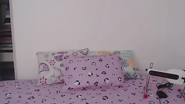 Tiiana online show from April 19, 2026, 1:43 pm