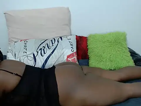 Snapshot of QueenRomaxx1 chatting on October 1, 2025, 4:18 am QueenRomaxx1 online show from October 1, 2025, 4:18 am