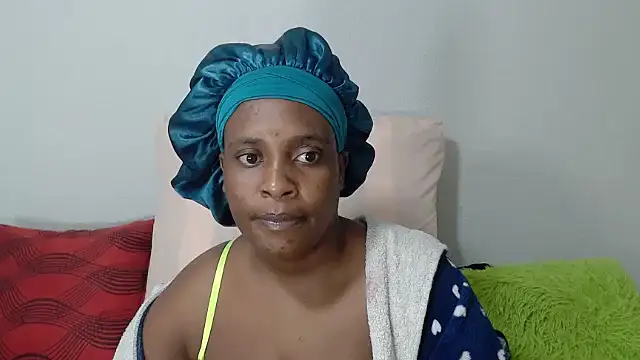 Snapshot of QueenRomaxx1 chatting on October 18, 2025, 7:58 pm QueenRomaxx1 online show from October 18, 2025, 7:58 pm