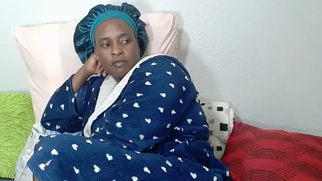 Snapshot of QueenRomaxx1 chatting on October 20, 2025, 6:30 pm QueenRomaxx1 online show from October 20, 2025, 6:30 pm