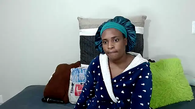 Snapshot of QueenRomaxx1 chatting on October 30, 2025, 4:41 pm QueenRomaxx1 online show from October 30, 2025, 4:41 pm