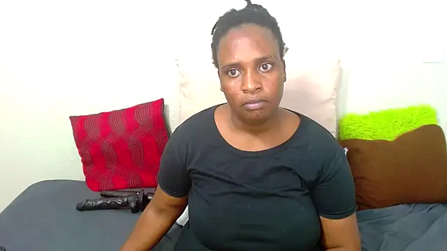 Snapshot of QueenRomaxx1 chatting on November 9, 2025, 4:38 pm QueenRomaxx1 online show from November 9, 2025, 4:38 pm