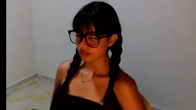 meganmiauu online show from June 14, 2026, 6:43 pm