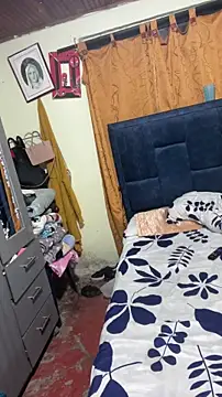 EmilyDuran  online show from April 7, 2026, 2:01 am