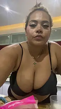 Snapshot of EmilyDuran_ chatting on April 28, 2026, 12:42 am EmilyDuran online show from April 28, 2026, 12:42 am