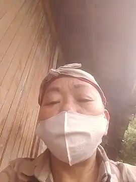 VangLe73 online show from October 31, 2025, 9:10 am