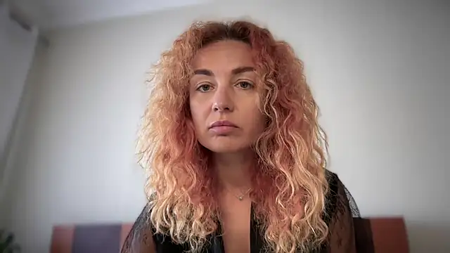 Reddgiirl online show from March 31, 2026, 10:26 am