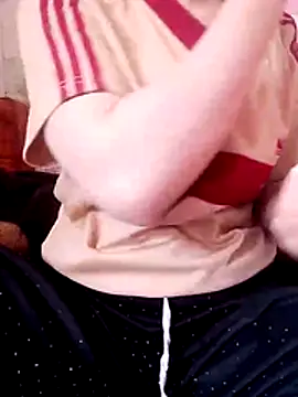 linhbe96xxx online show from November 30, 2025, 2:04 am