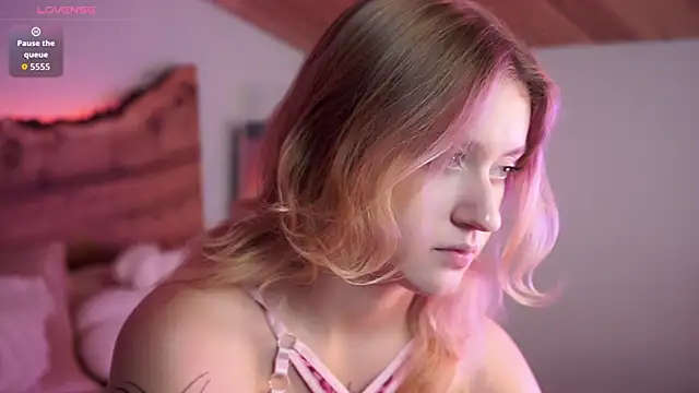 Nerissa xo online show from October 12, 2025, 8:08 pm