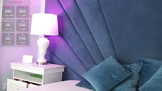 Evelisse online show from February 24, 2026, 5:27 am