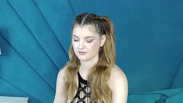 Snapshot of Evelisse chatting on July 24, 2026, 4:21 am Evelisse online show from July 24, 2026, 4:21 am