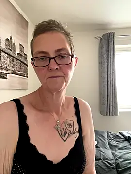 Curvy-Jinx online show from October 3, 2025, 8:44 am