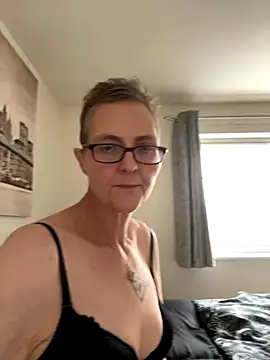 Curvy-Jinx online show from October 8, 2025, 12:03 pm