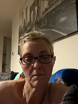 Curvy-Jinx online show from November 2, 2025, 3:42 am