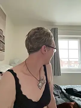 Curvy-Jinx online show from November 19, 2025, 9:42 am